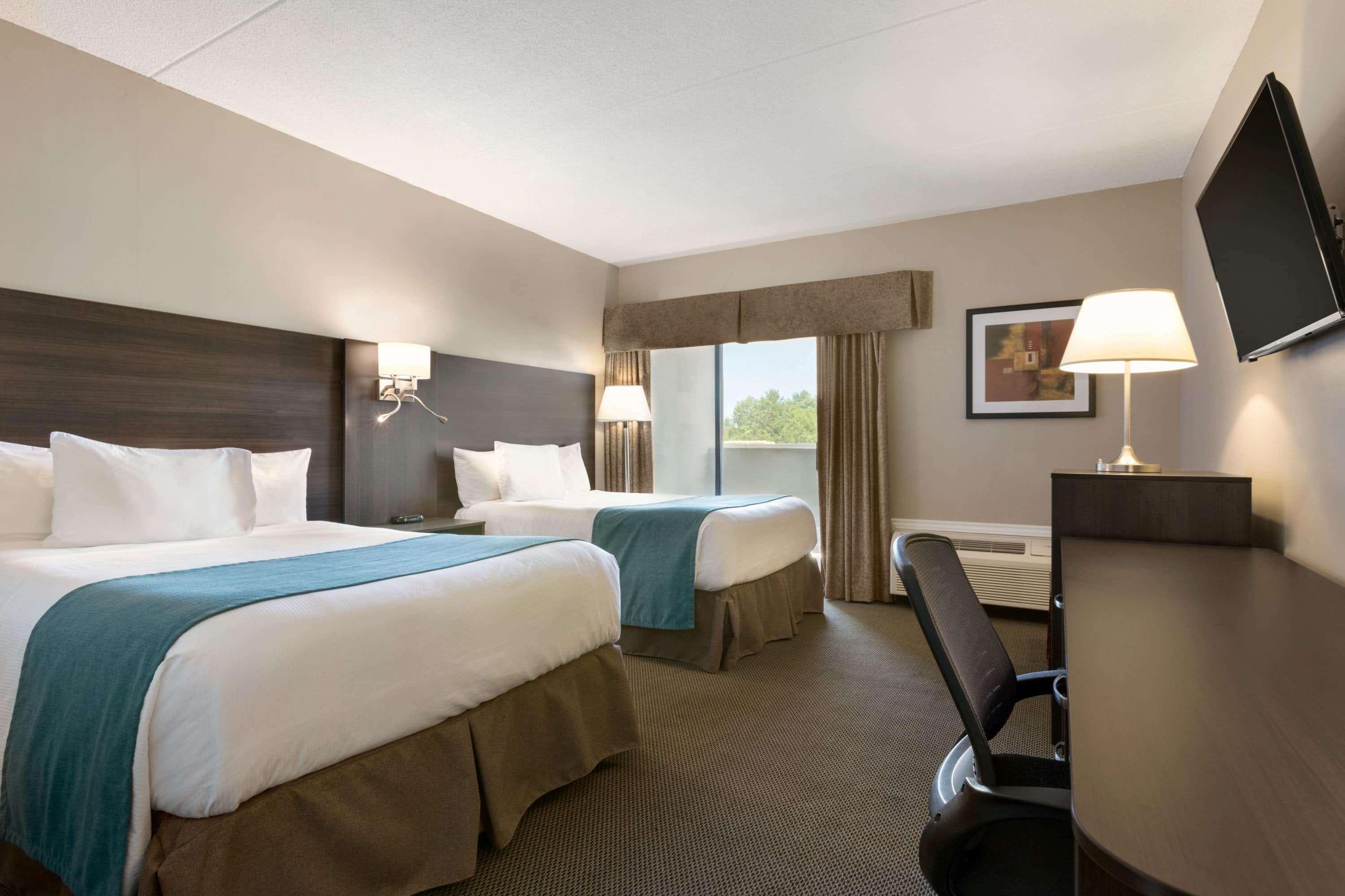 Travelodge Hotel By Wyndham Kingston Lasalle Exterior photo
